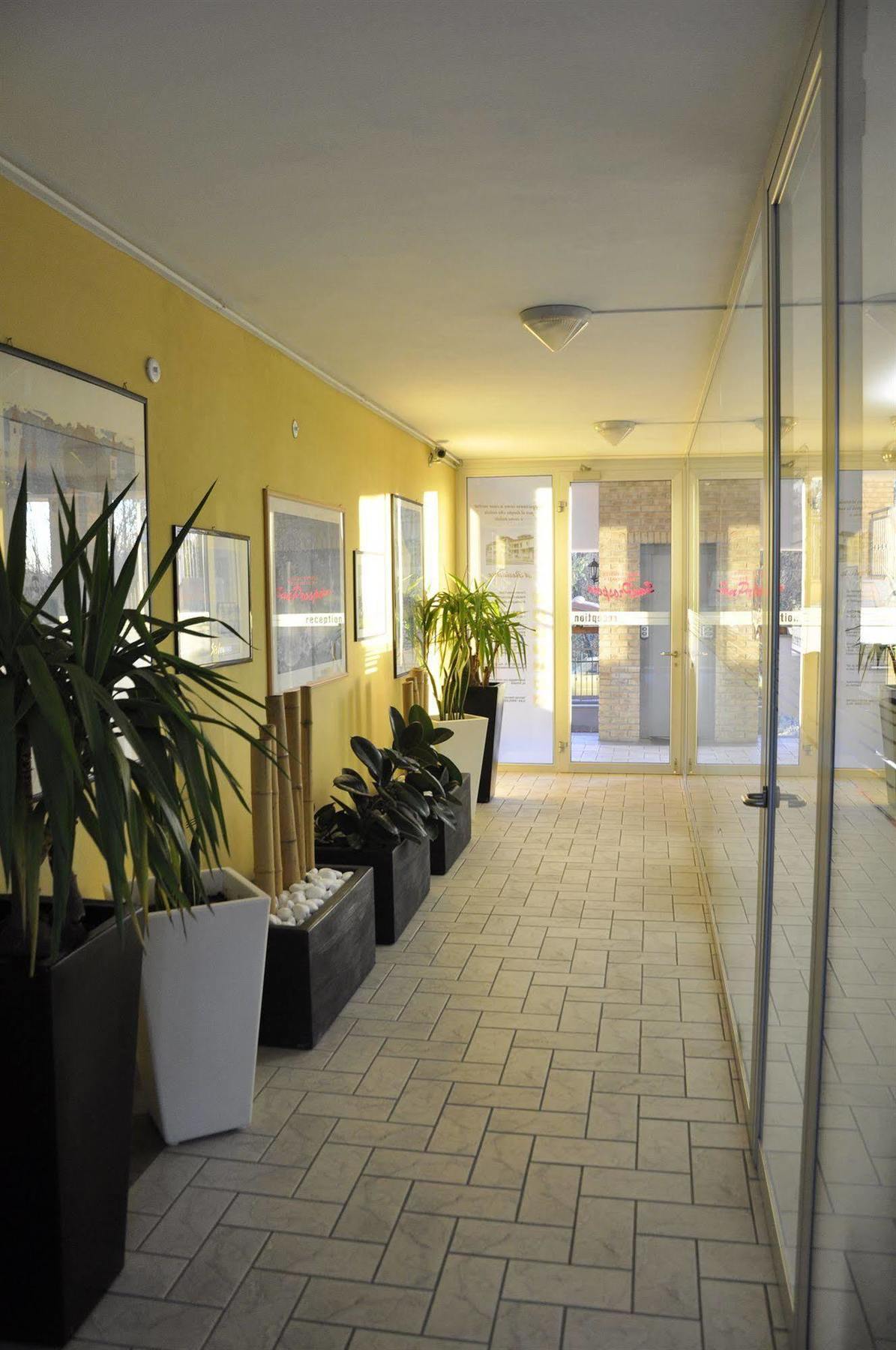 Residence San Prospero Garbagnate Milanese Bagian luar foto